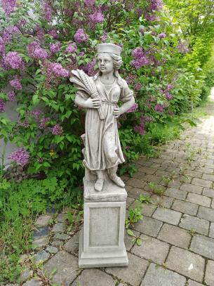 Large Rose Girl auf Sockel Ornate